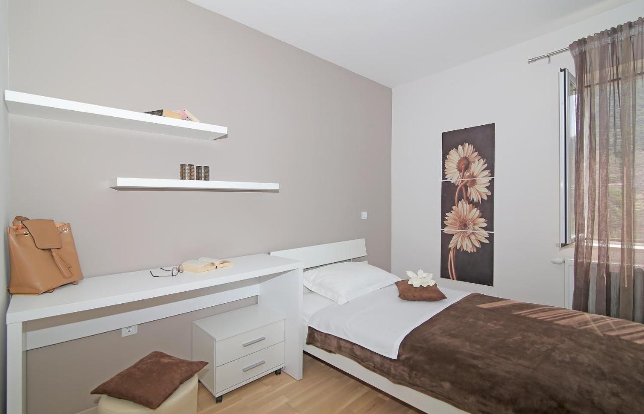 Apartment Moretic Gromaca Eksteriør billede